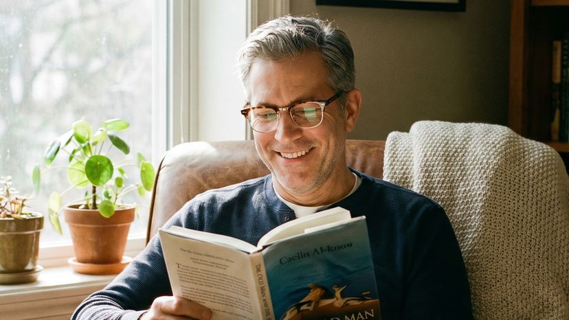 Best Reading Glasses for Round Faces: Frames That Balance and Flatter