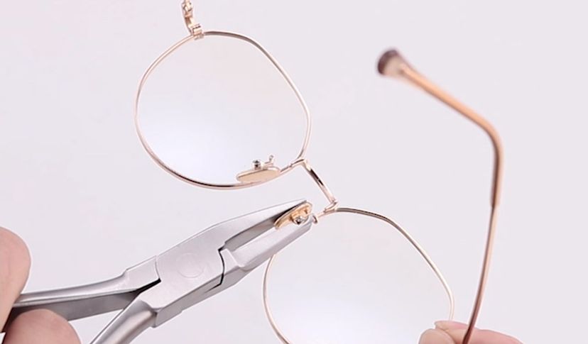 How to Adjust Metal Frame Glasses Nose Bridge?