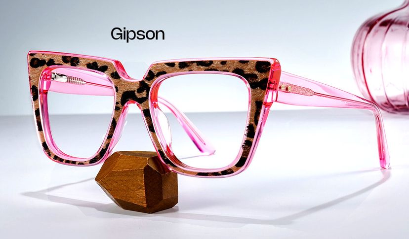 Are Cat-Eye Glasses in Style?