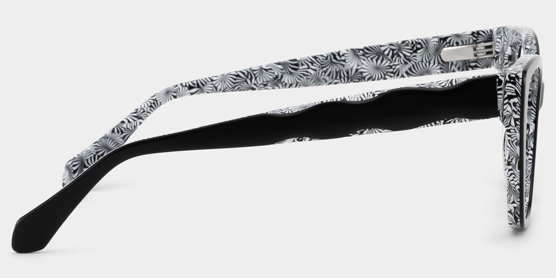 Blaise Black Frame Glasses with Cat eye Frame Online | ZEELOOL6