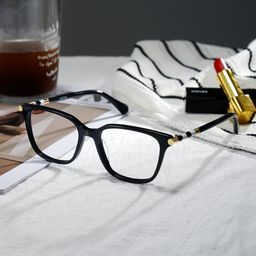 Delilah Square Black Glasses2