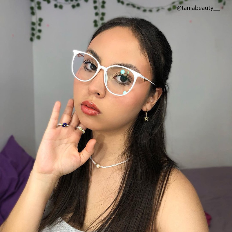 Chanty Round White Glasses5