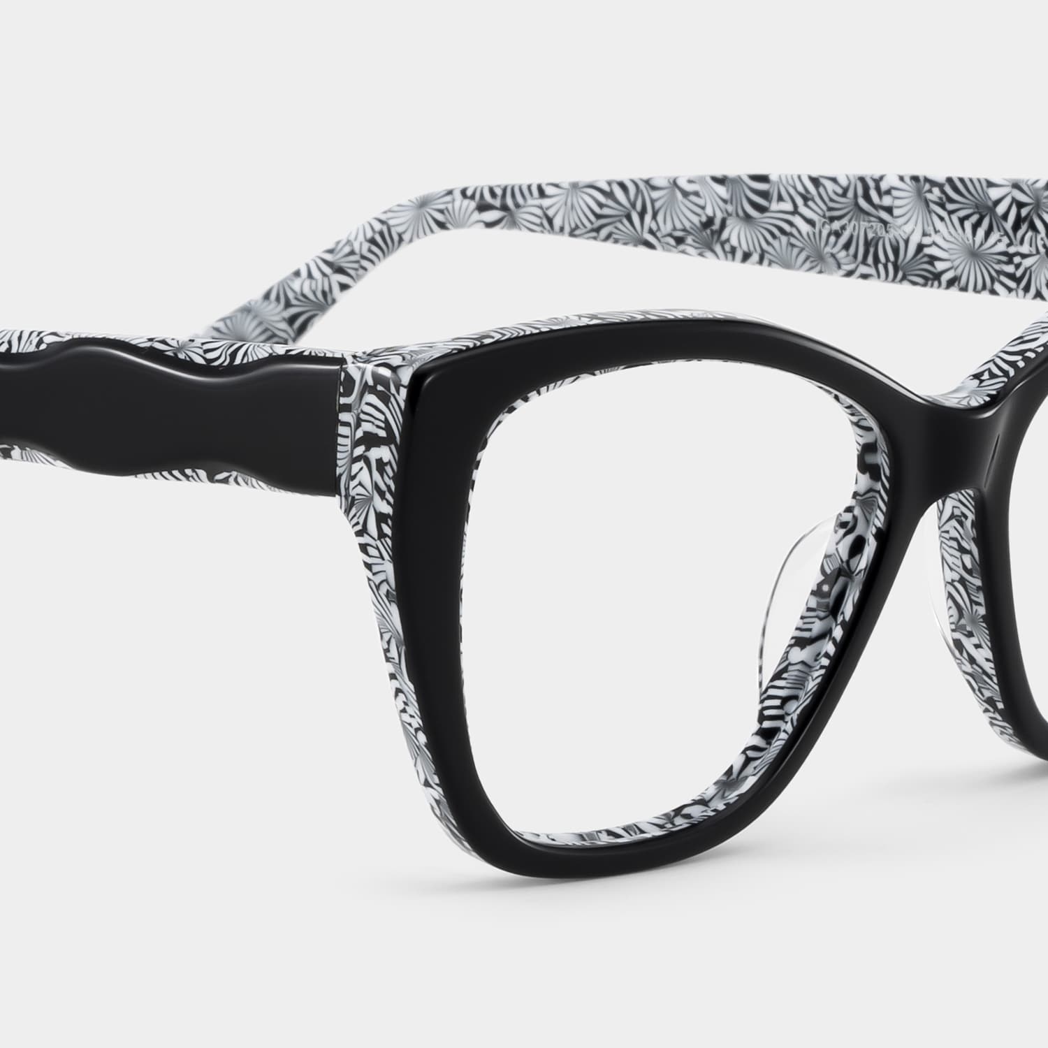 よしこページ Blaise Black Frame Glasses with Cat eye Frame Online | ZEELOOL