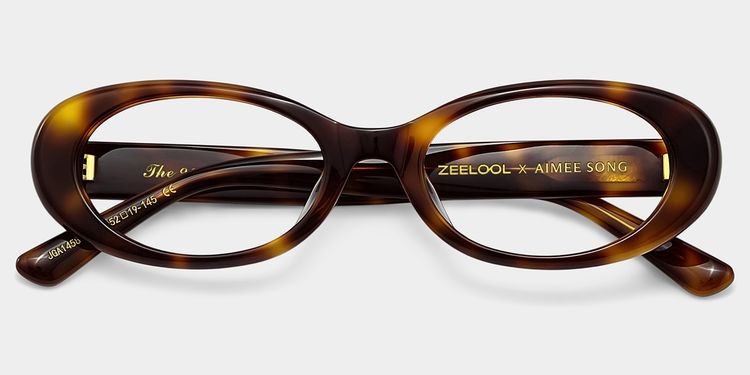 The 90s Tortoise Oval Glasses