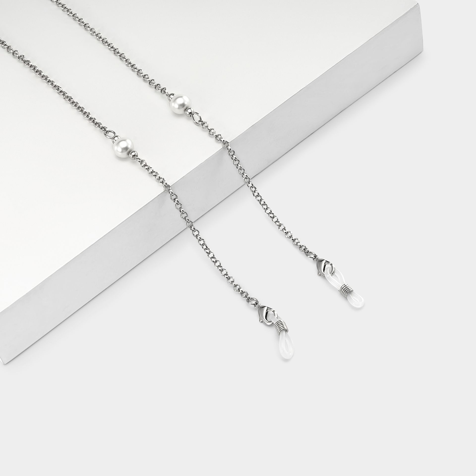 Stylish Pearl Silver Eyeglasses Chains0