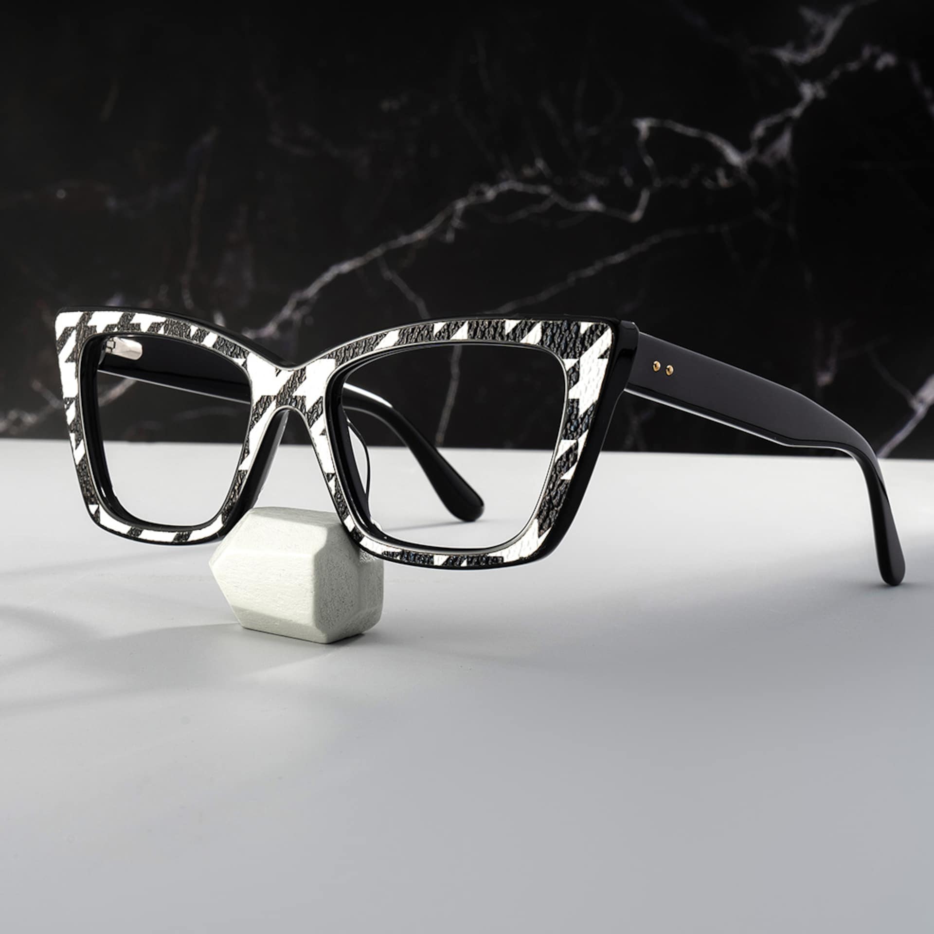 Black White Frame Glasses - Mcnatt on Sale | Zeelool1