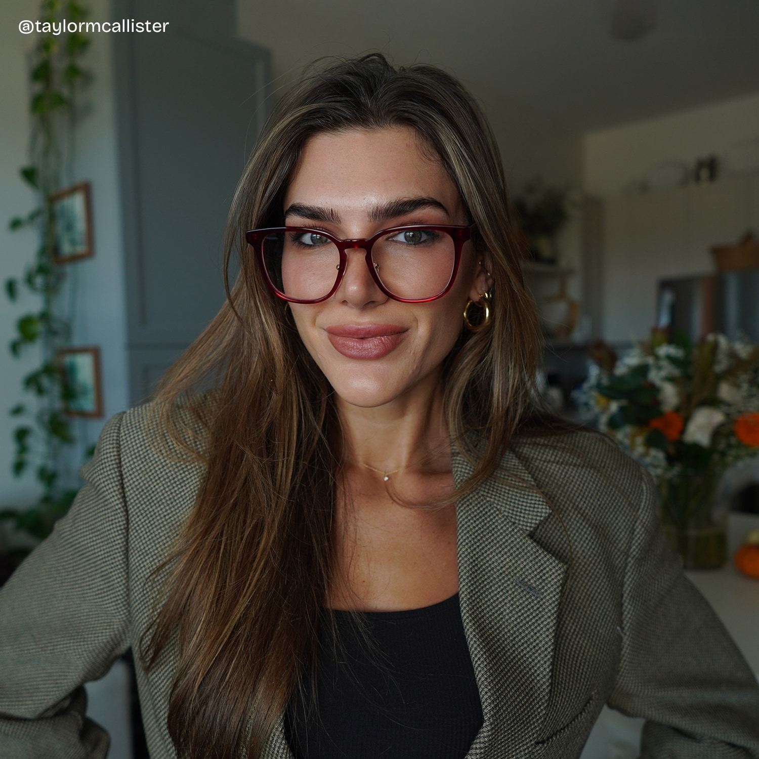 Hailey Square Red Glasses7