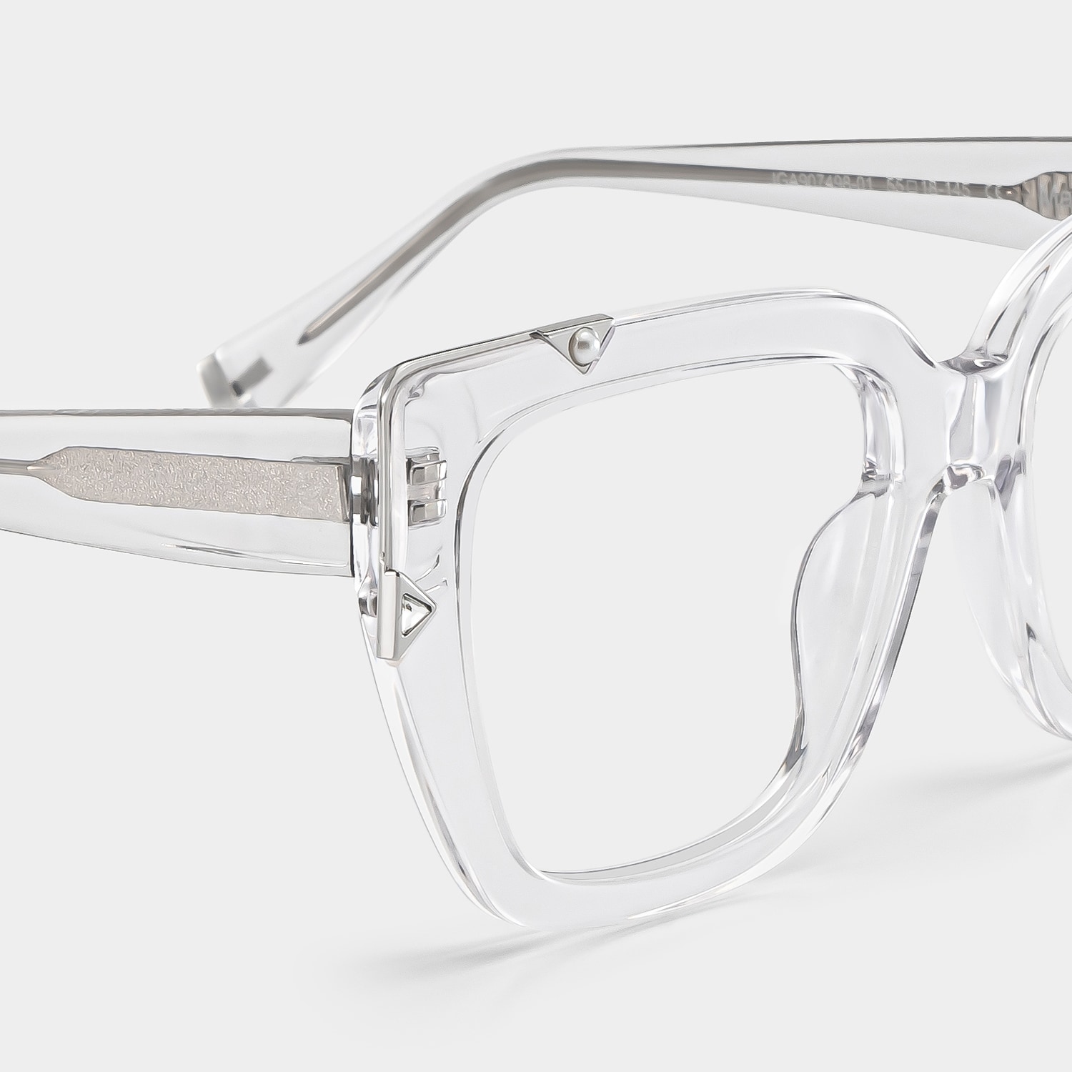 A clear, oversized frame that's playful and chic.5
