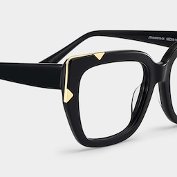 Refined black cat-eyes with a timeless elegance.5