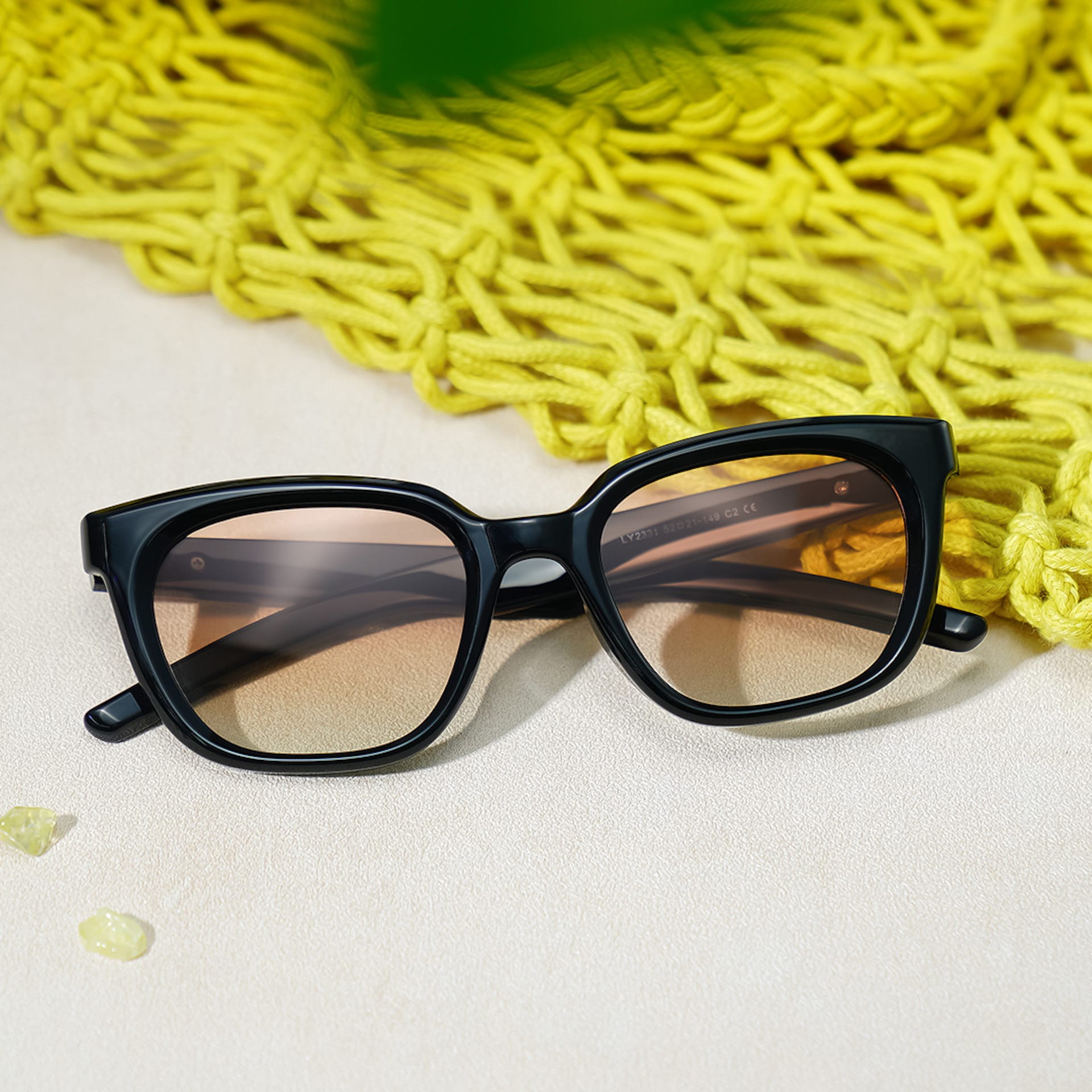 Lyric black Frame Polarized Sunglasses with rectangle Style Online | ZEELOOL0