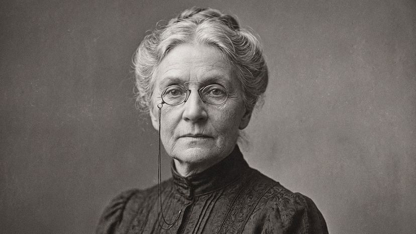 1910s Glasses: Wire Frames, Pince-Nez & Early Modern Style