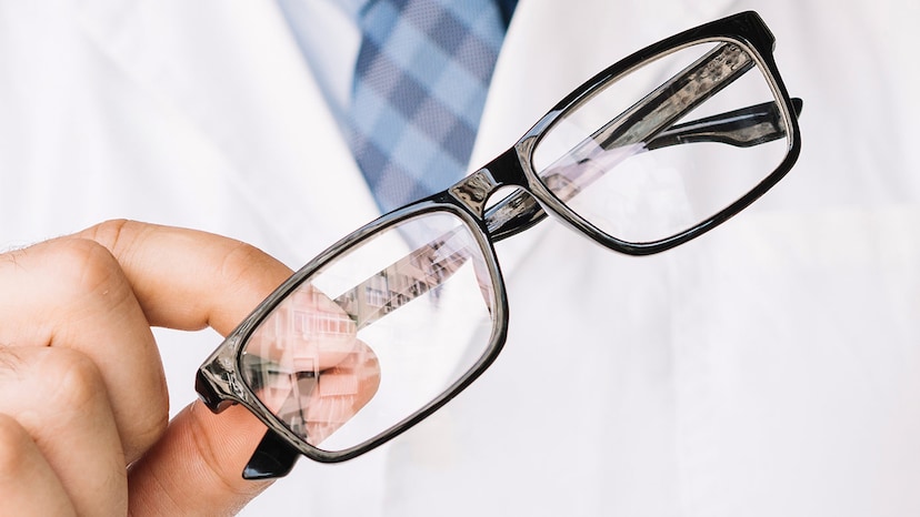 How to Clean Gap Between the Lens and Glasses Frame?