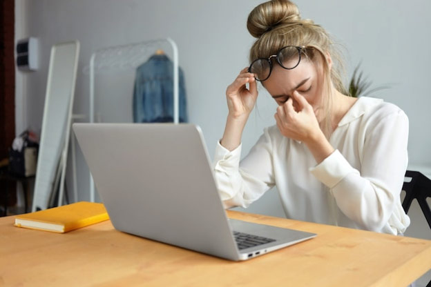 How to Avoid Headaches Caused by Eyewear