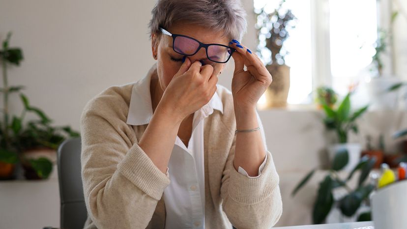 How to Get Used to New Glasses: 8 Simple Tips for a Smooth Transition