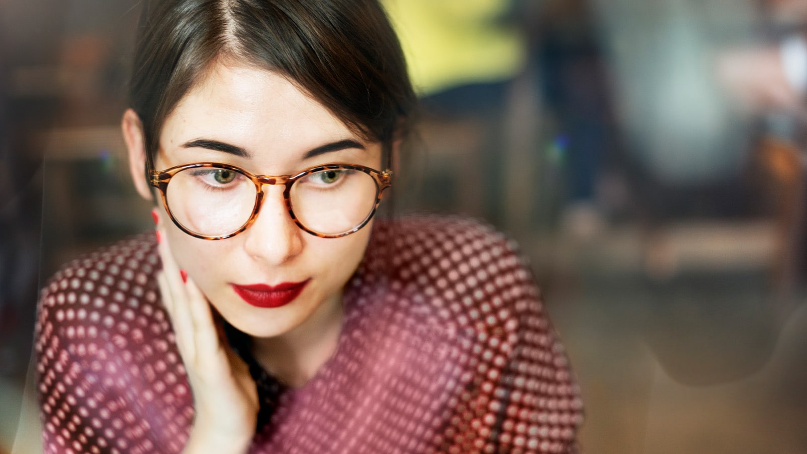 Close-up of keyhole bridge design ideal for high nose bridge shapes.