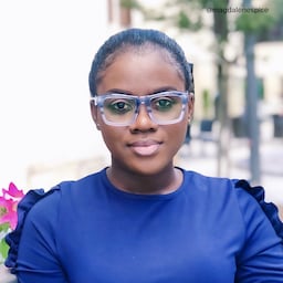 Riley Rectangle Blue Glasses4