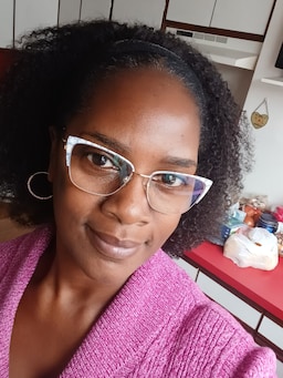 I love these glasses sooooo much!!! They are my new favorite pair. The0