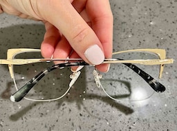 in love with this pair!!! Cute and beautiful details . Not heavy at al0