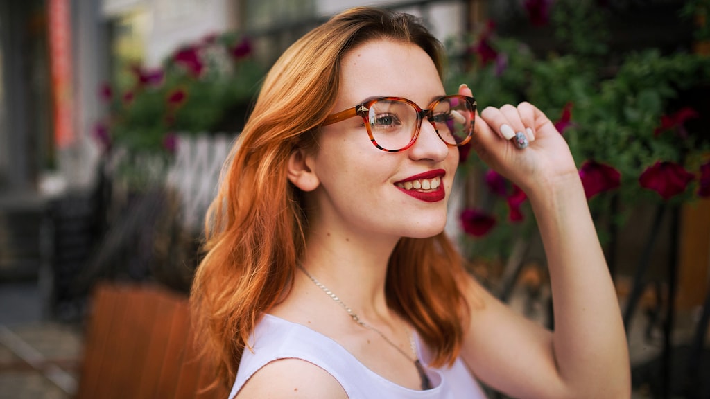 How to Choose Glasses Frame for High Bridge Nose