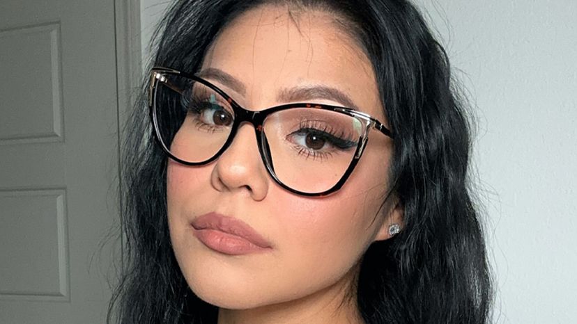 The Definitive History of Cat-Eye Glasses: A Timeless Icon Meets Modern Style